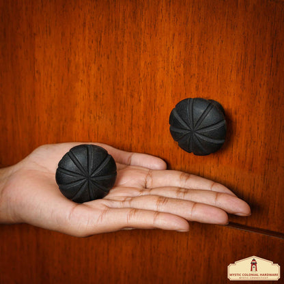 Hand Forged Iron Cabinet Knob Pull Antique Rustic Knobs for Kitchen Cabinet Drawer Pull Handles with Hardware