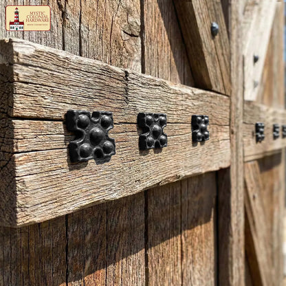 Iron Gothic Decorative Clavos